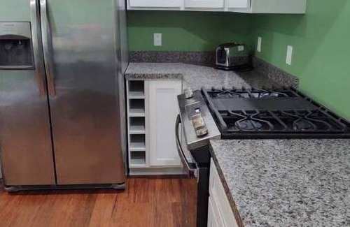 Geneva-on-the-Lake Cottage | GOTL Quiet Family Cottage: ctrl HVAC, kitchen, spa shower, jetted bath,14 guests