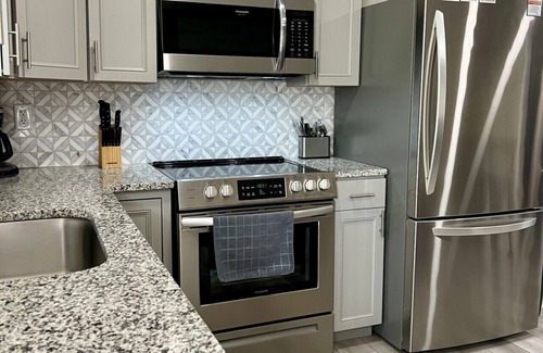 Geneva-on-the-Lake Apartment | GOTL Strip Suite #2- Sunset Vacation Rentals