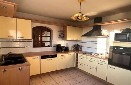 Goudargues House | Goudargues: Hills & Heated Pool