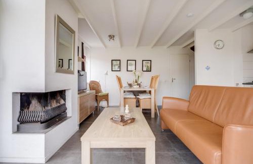 Zwiggelte House | Goudvink I Huis met Excentrieke Tuin