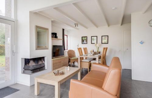 Zwiggelte House | Goudvink I Huis met Excentrieke Tuin