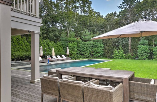 Wainscott House | Gourmet Kitchen with Stainless Appliances and Breakfast Bar, Furnished.