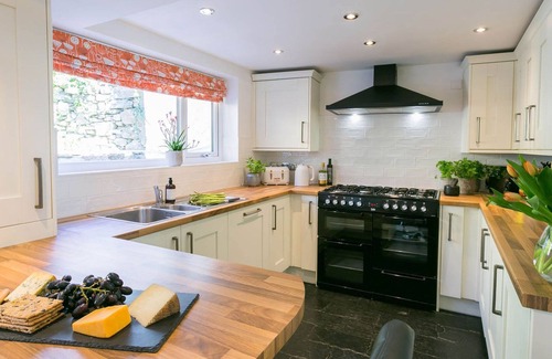 Beaumaris Cottage | Gower Cottage - a town that sleeps 4 guests in 2 bedrooms