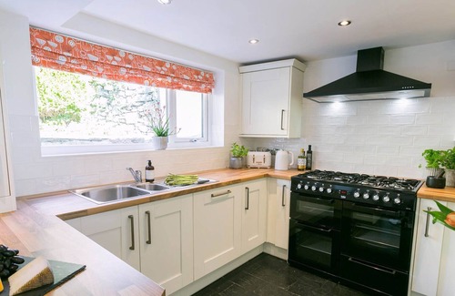 Beaumaris Cottage | Gower Cottage - a town that sleeps 4 guests in 2 bedrooms