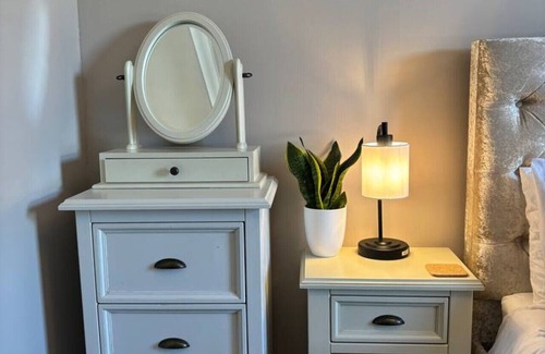 Tring Apartment | Grace`s Guesthouse Room 5
