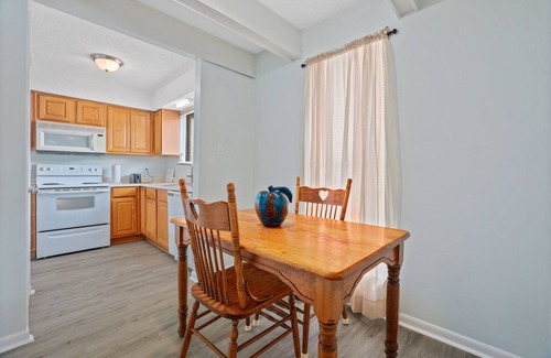 Madison House | GraceBwithU 2 Bed/2 Bath Cozy Townhouse