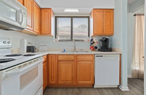 Madison House | GraceBwithU 2 Bed/2 Bath Cozy Townhouse