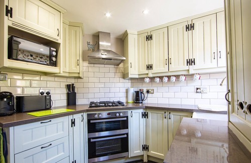 New Forest District House | Grade II Listed Town House, cosy and welcoming, close to The High Street