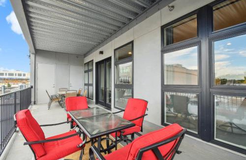 River North Art District House | Graffiti & Skyline | RiNo Art Lofts