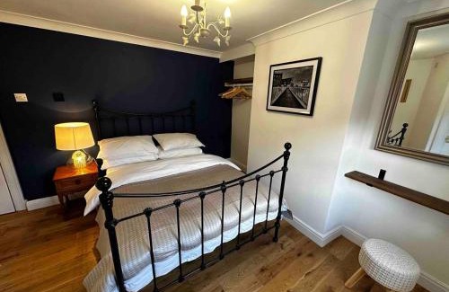 Hull Old Town House | Grammar School Yard Four Bedroom Free Parking