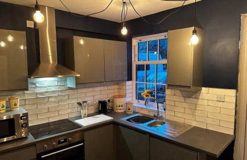 Hull Old Town House | Grammar School Yard Four Bedroom Free Parking