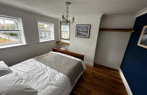 Hull Old Town House | Grammar School Yard Four Bedroom Free Parking