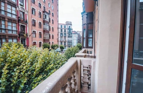Bilbao City Centre Apartment | Gran Apartamento 6 Suites Bilbao Center