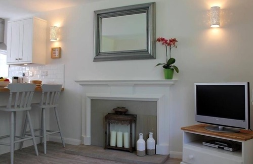 Frant Cottage | GRANARY COTTAGE, with a garden in Royal Tunbridge Wells