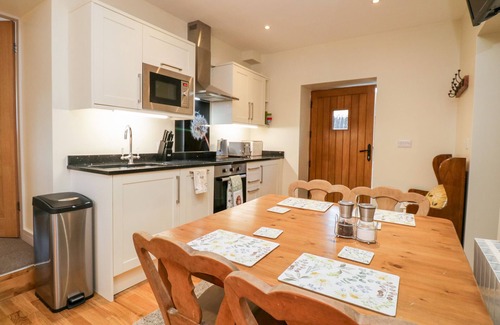 Newland Near Ulverston Cottage | GRANARY, pet friendly, with a garden in Bardsea