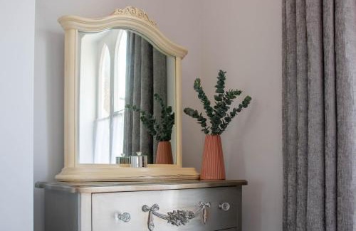 Herne Bay Apartment | Grand 1 bed Georgian Suite at Florence House, in the heart of Herne Bay and 300m from beach