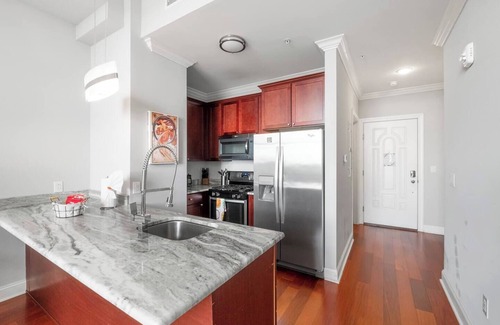 Olde Kensington Apartment | Grand 1BR w/Rooftop Pool & Gym