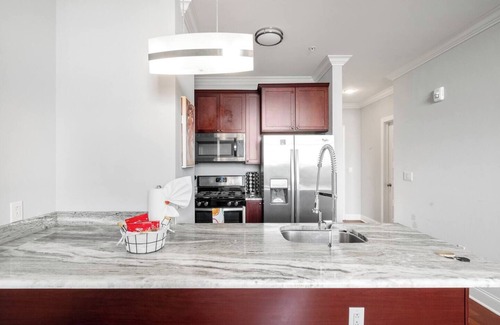 Olde Kensington Apartment | Grand 1BR w/Rooftop Pool & Gym