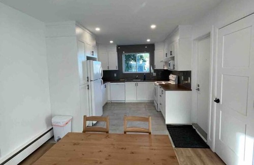 Vieux-Moulin Apartment | Grand 4,5 rénové à neuf près de bus et autoroute!