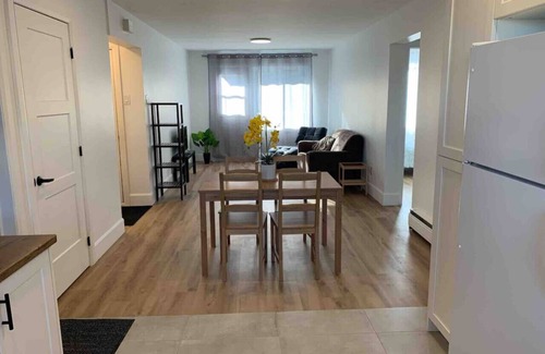 Vieux-Moulin Apartment | Grand 4,5 rénové à neuf près de bus et autoroute!