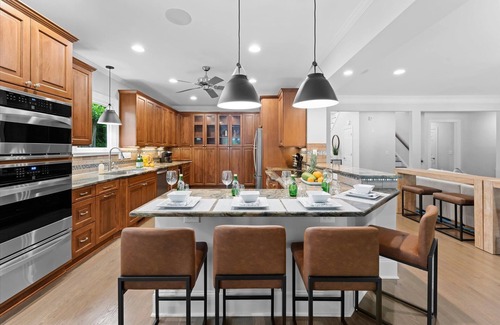 Mooresville House | Grand Bay w/Hot Tub, 440' Shoreline & Optional Boat Rental