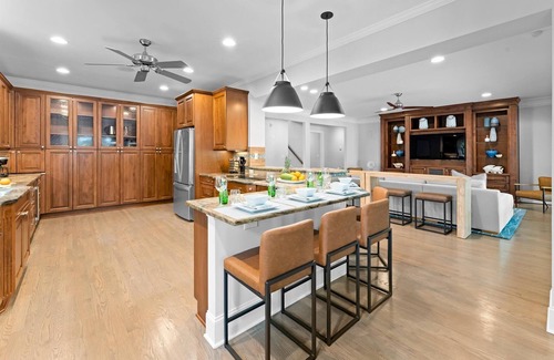 Mooresville House | Grand Bay w/Hot Tub, 440' Shoreline & Optional Boat Rental