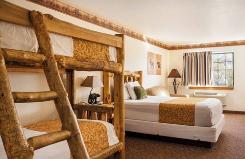 Oglesby Hotel | Grand Bear Resort at Starved Rock