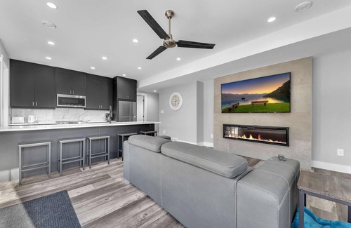 Grand Bend House | Grand Bend Modern Living 5 Bedrooms and Walk to the Beach