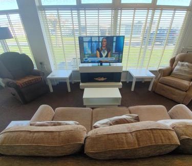 Chapel Saint Leonards Apartment | Grand Chalet 64 Disabled Friendly