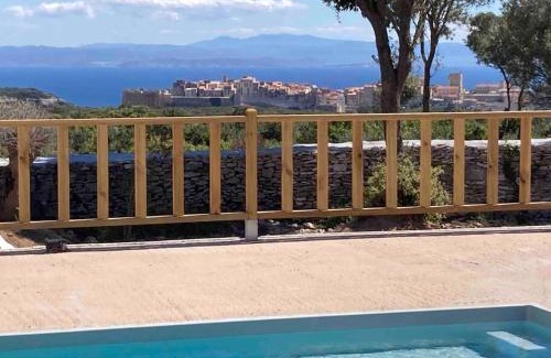 Bonifacio Ski Chalet | Grand chalet d’été avec piscine