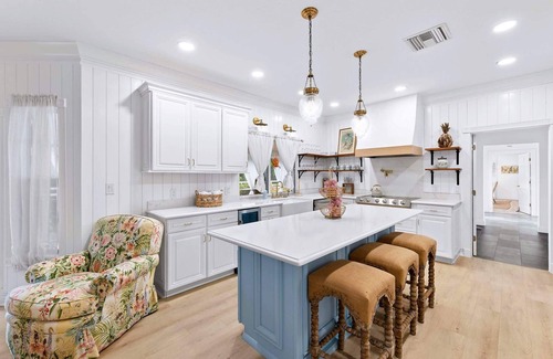 Biggar House | Grand Elegant Old-Florida Estate, Pool, Sleeps 18