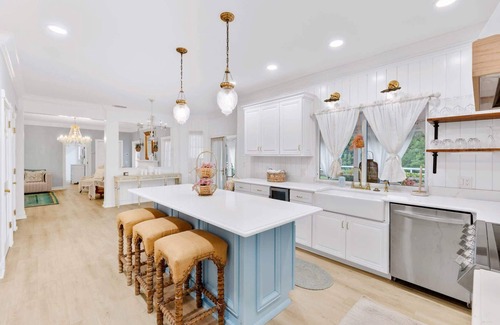 Biggar House | Grand Elegant Old-Florida Estate, Pool, Sleeps 18