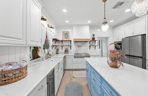 Biggar House | Grand Elegant Old-Florida Estate, Pool, Sleeps 18