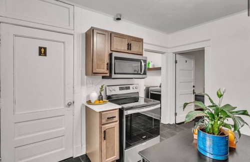 Evansville House | Grand Estates Room 7
