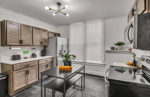 Evansville House | Grand Estates Room 7