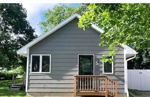 Grand Rapids House | || Grand Getaway || PET FRIENDLY! {New Listing}
