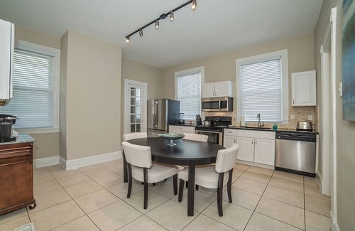 Walnut Hills Apartment | Grand Historic 2 Bedroom Apartment Near Eden Park