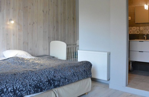 Amonines House | Grand Holiday Home in Érezée with Sauna