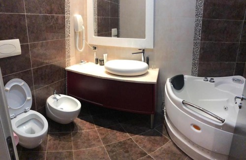 Mbrostar-Urë Hotel | Grand Hotel Petrol