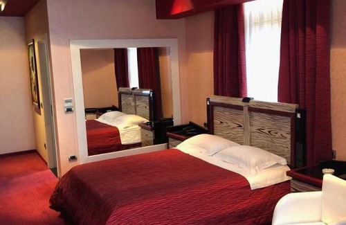 Mbrostar-Urë Hotel | Grand Hotel Petrol