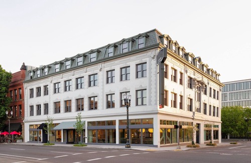 Buckman Neighborhood Apartment | Grand King Room at Hotel Grand Stark | Pets Allowed, Near Moda Center