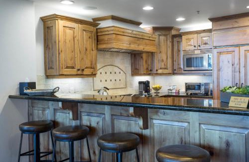Empire Pass Apartment | Grand Lodge - 3-Bedroom Deluxe #408 - Ski-in out condo