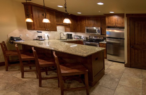 Breckenridge Condo | Grand Lodge on Peak 7 Lux Slopeside Ski In-Ski Out ! Lowest Rate! 3/8-3/15/26