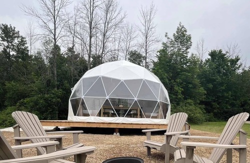 Miller Lake House | Grand Luxe Geodome Glamping with 2 Queen beds North