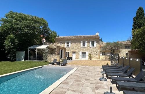 Cavaillon House | Grand Mas Provençal rénové avec piscine-plage