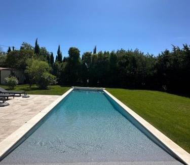 Cavaillon House | Grand Mas Provençal rénové avec piscine-plage