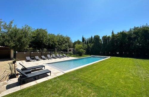 Cavaillon House | Grand Mas Provençal rénové avec piscine-plage