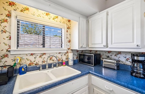 North Lagoon Oaks House | Grand Oaks - 2 Bedroom/1 Bath Private Home. Dog Friendly!