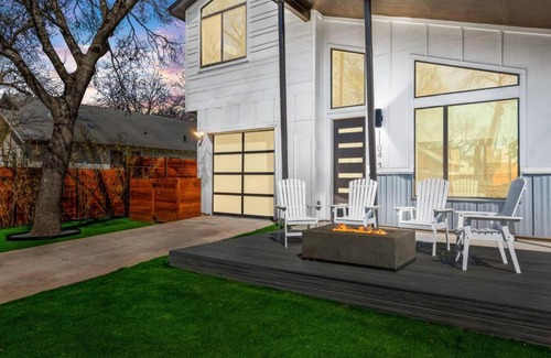 East Cesar Chavez House | Grand Oasis At E Austin With Pool