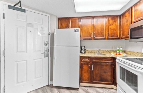 Myrtle Beach Condo | Grand Oceanfront 1Br Suite! Dogs OK!
